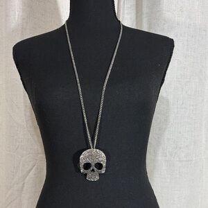 Silver Tone Skull Pendant Necklace